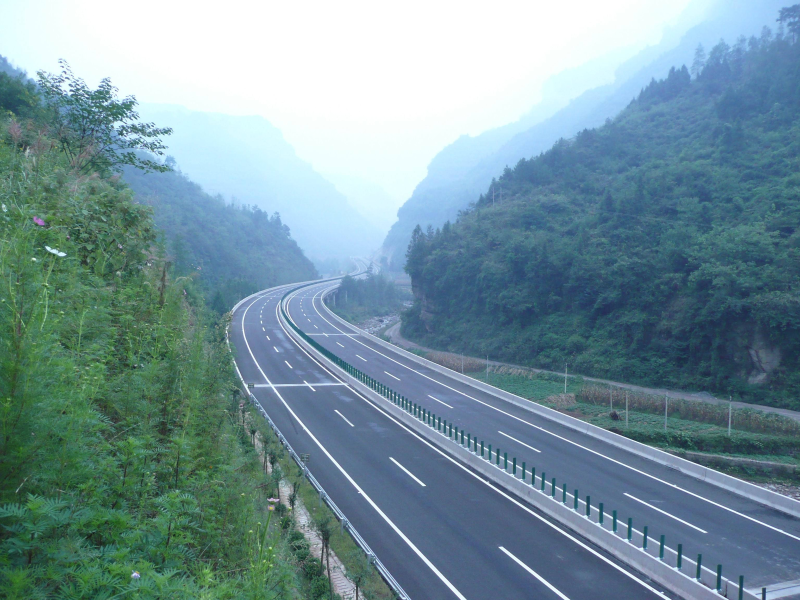 高速公路建設(shè)的重要性2-1022