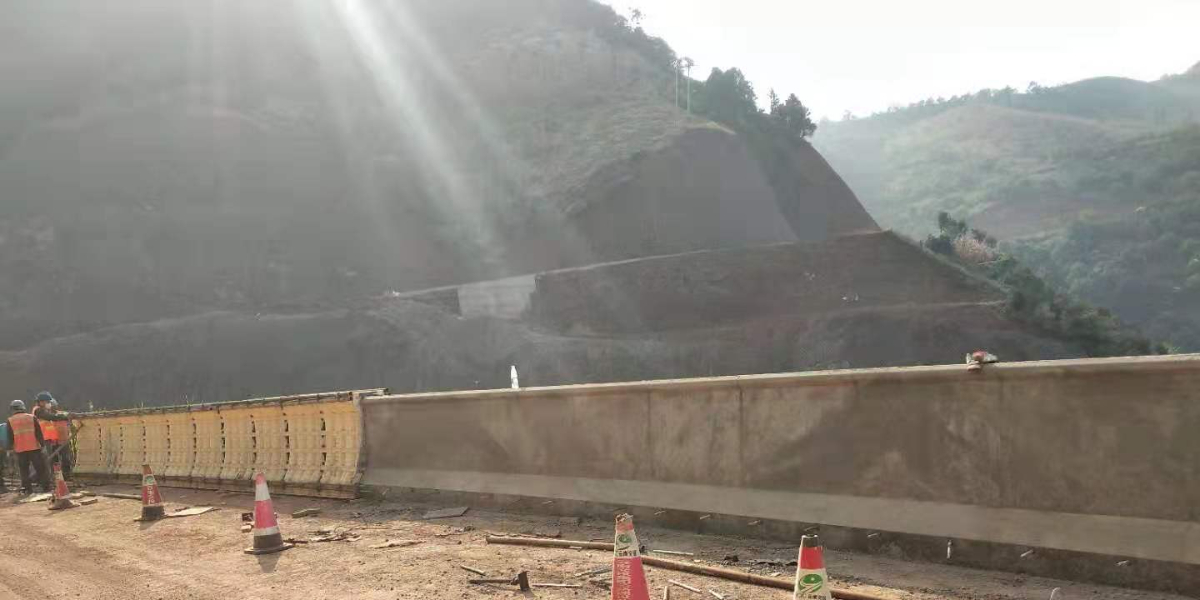 防撞墻鋼模板